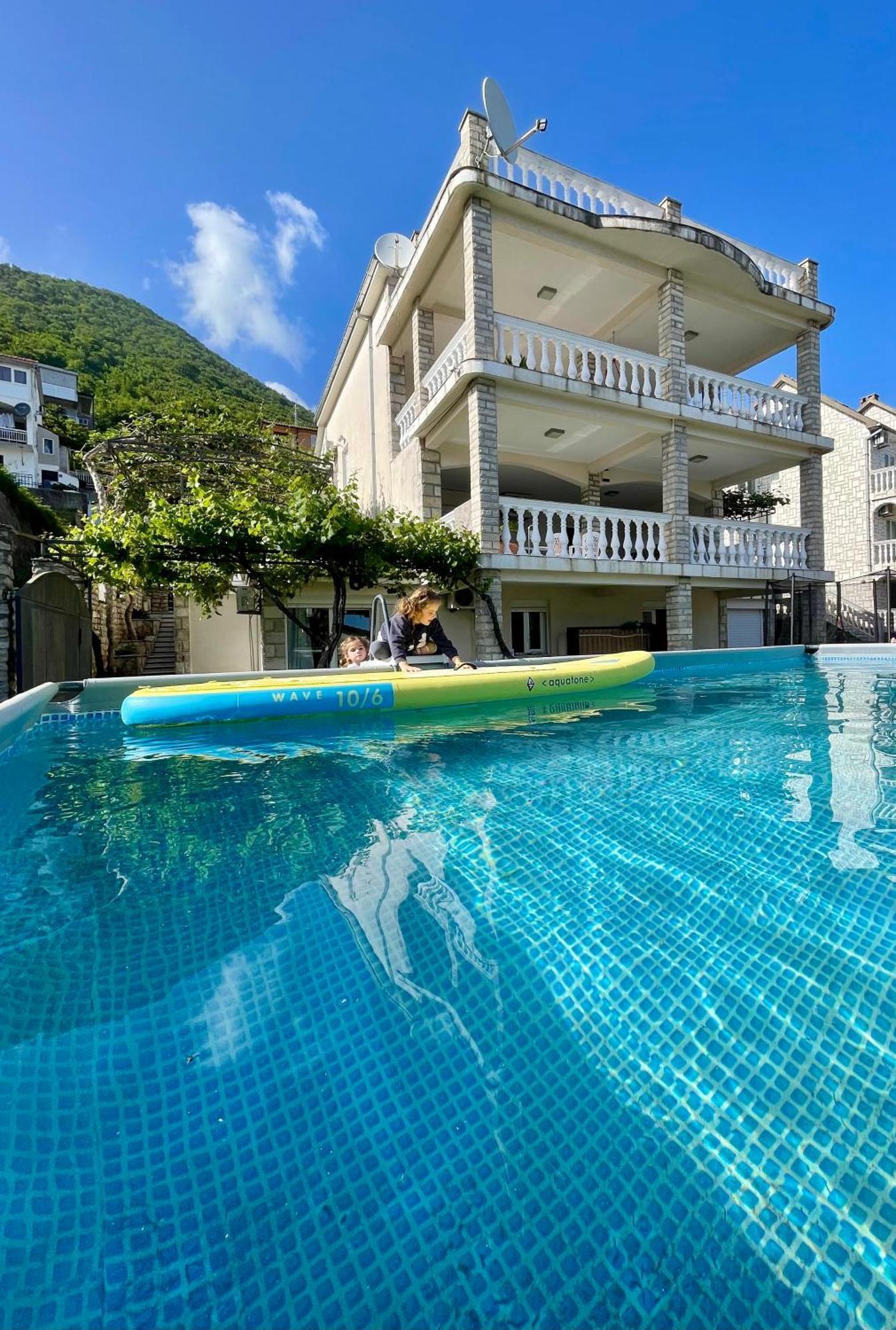Family House With Pool & Sea View Aparthotel Биела Екстериор снимка