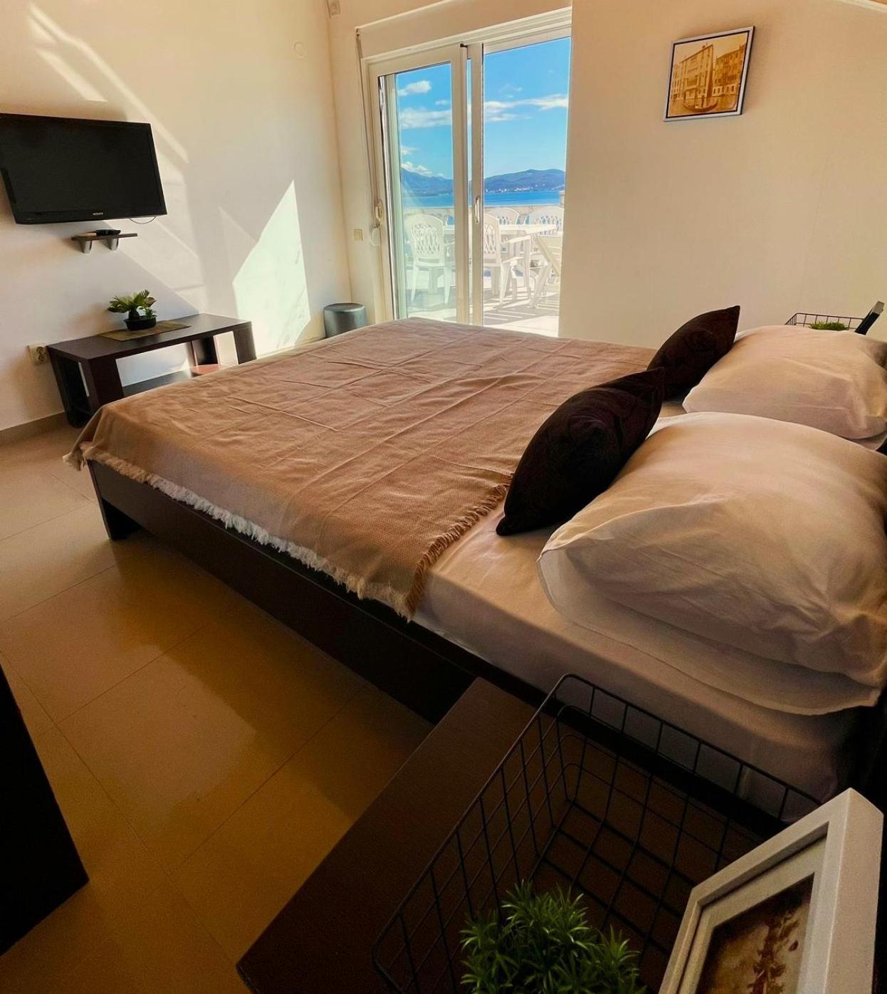 Family House With Pool & Sea View Aparthotel Биела Екстериор снимка