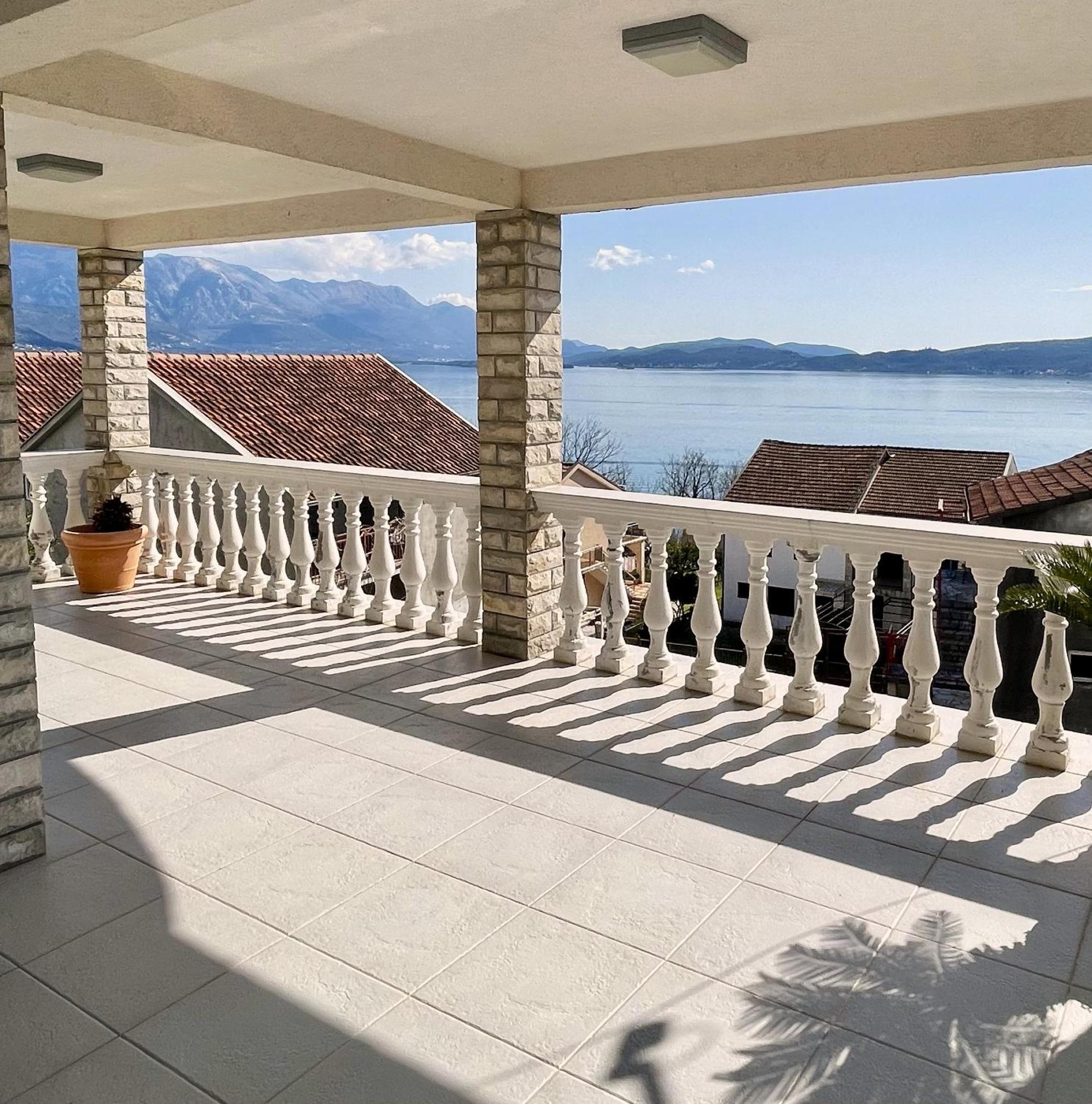 Family House With Pool & Sea View Aparthotel Биела Екстериор снимка