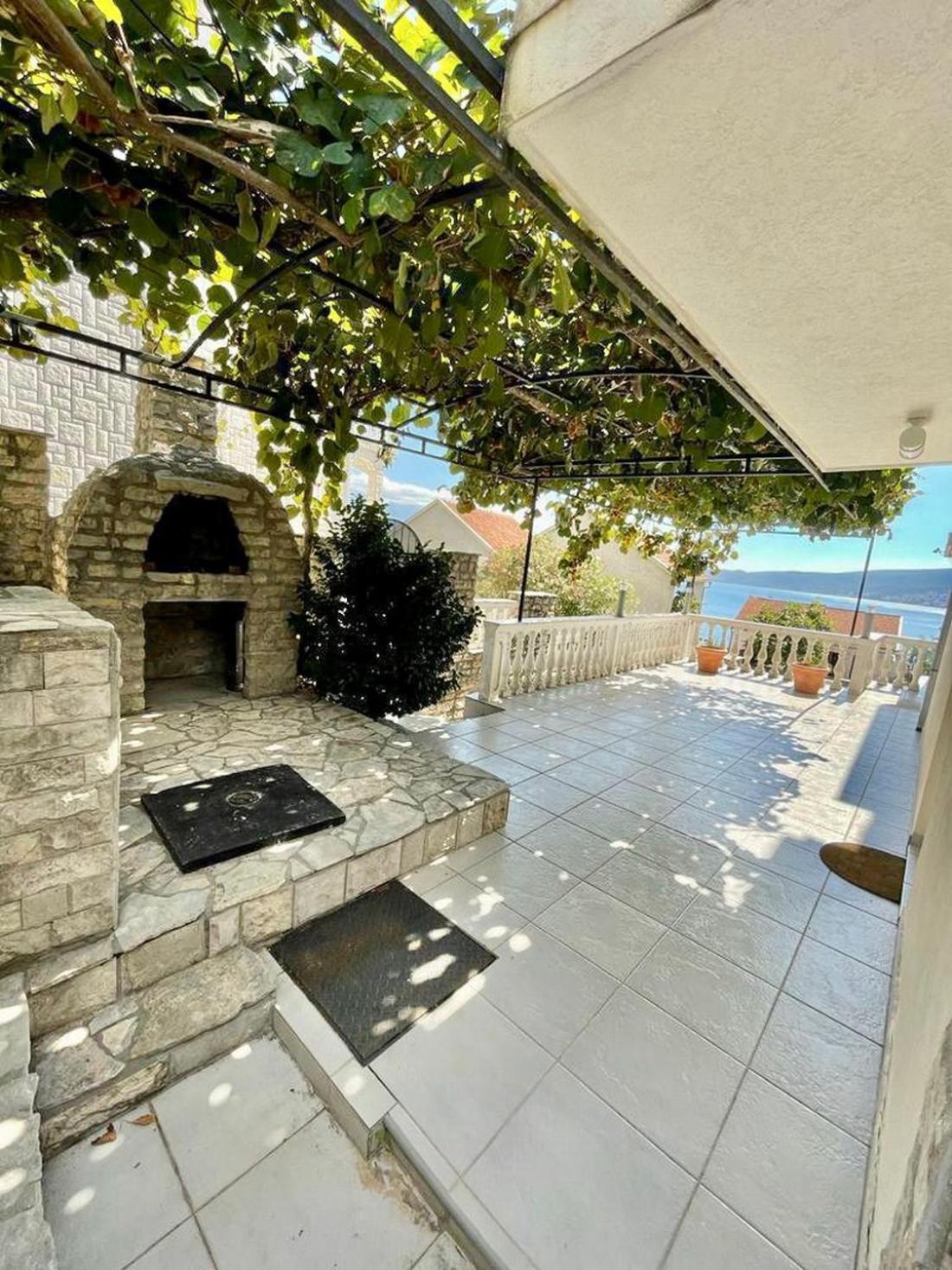 Family House With Pool & Sea View Aparthotel Биела Екстериор снимка